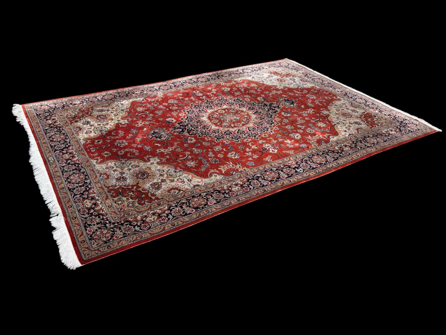 Tapis Ghom indien – soie sur soie – grand format – 296 × 200 cm – fait main – signé