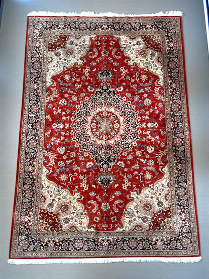 Tapis Ghom indien – soie sur soie – grand format – 296 × 200 cm – fait main – signé