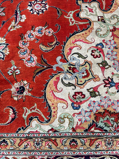 Tapis Ghom indien – soie sur soie – grand format – 296 × 200 cm – fait main – signé