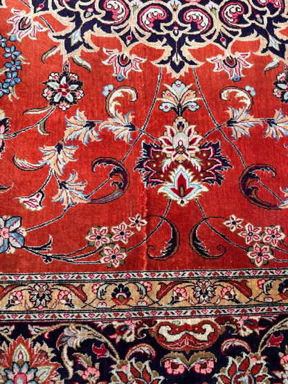 Tapis Ghom indien – soie sur soie – grand format – 296 × 200 cm – fait main – signé