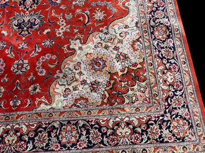 Tapis Ghom indien – soie sur soie – grand format – 296 × 200 cm – fait main – signé